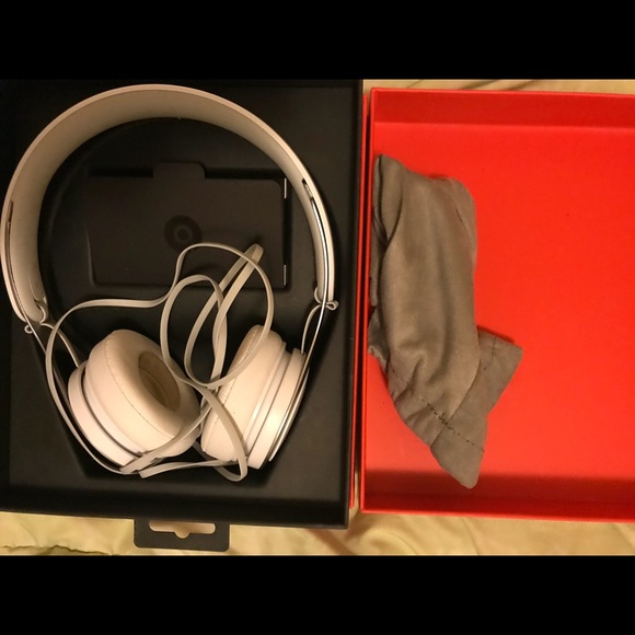 Beats by Dre - Picture 6 of 8